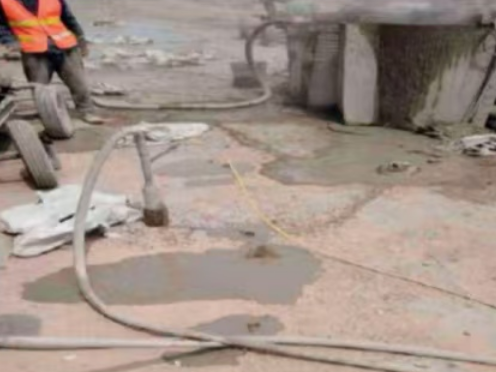 曲麻莱水泥混凝土路面板底注浆技术 路面脱空注浆整治方案